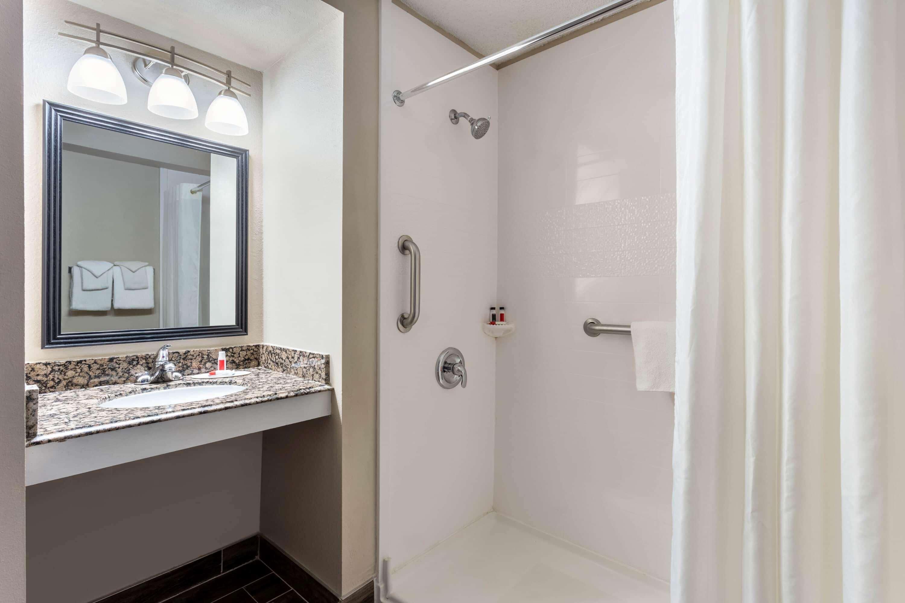 Baymont By Wyndham Rochester Mayo Clinic Area Esterno foto